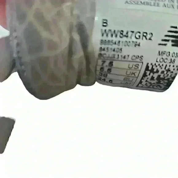 New Balance Women’s 847v2 Running Shoe Size 7.5 - Picture 9 of 10